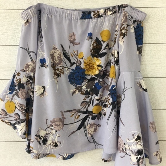 Chelsea 28 Bell sleeve off the shoulder Top - Picture 4 of 7